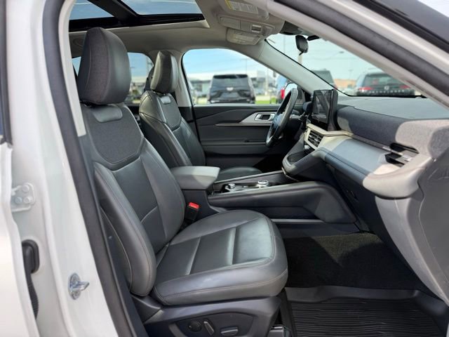 Certified 2025 Ford Explorer Active w/ Active Comfort Package AWD/4WD image 18