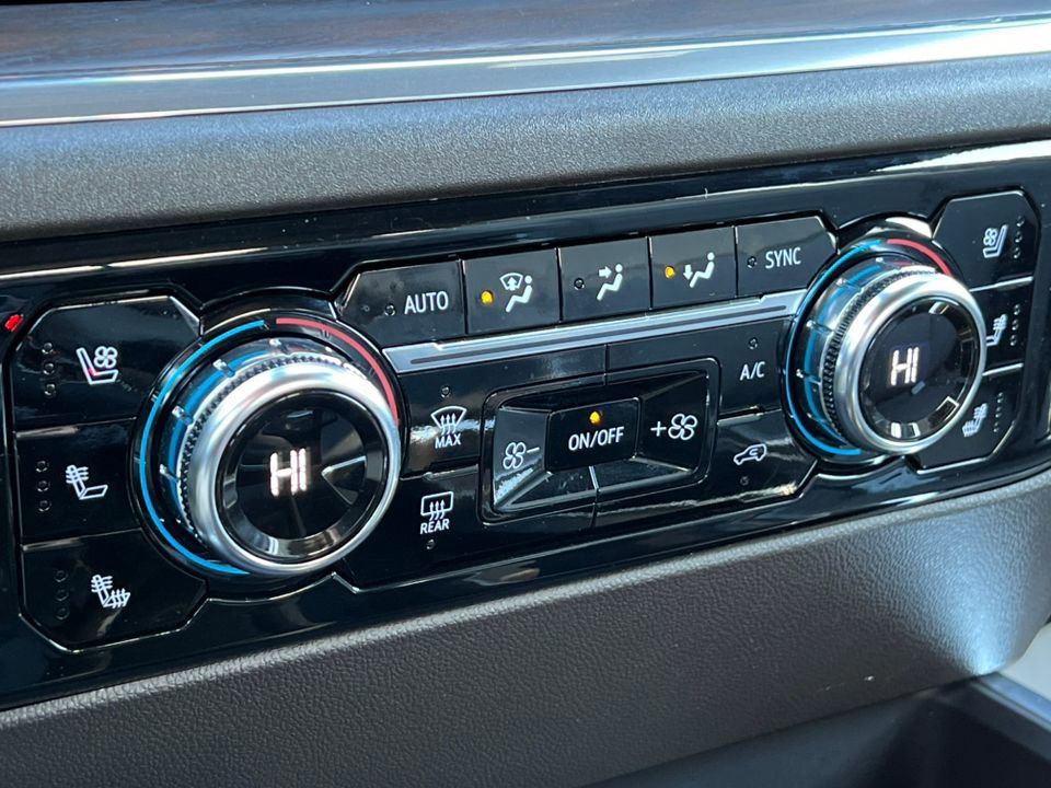 Used 2024 GMC Sierra 1500 SLT w/ SLT Premium Plus Package image 33