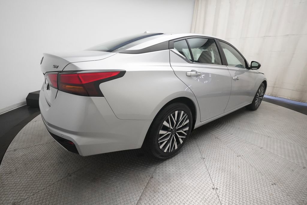 Used 2024 Nissan Altima 2.5 SV FWD image 34