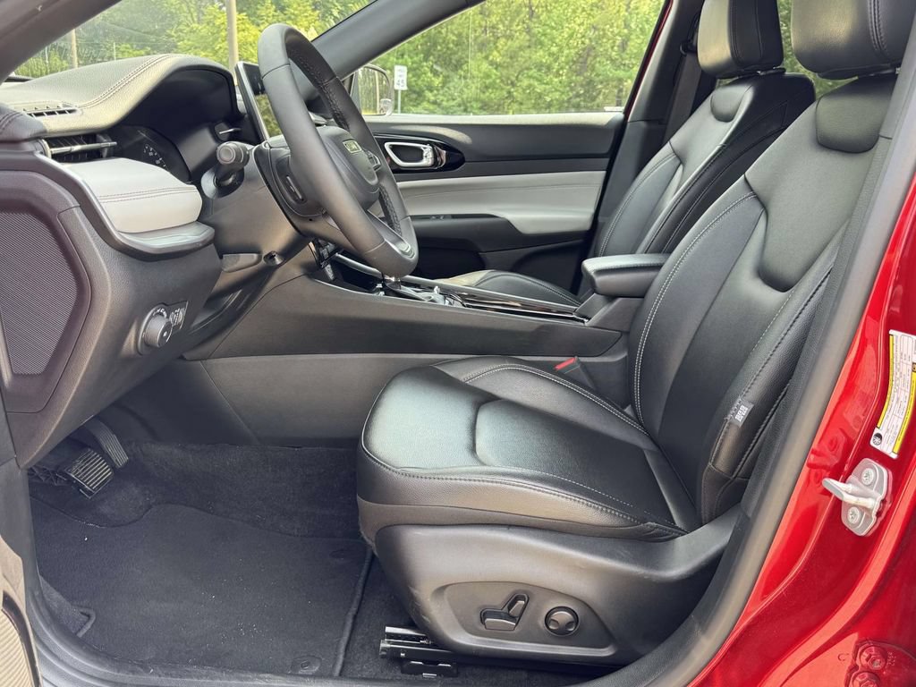 Used 2025 Jeep Compass Limited AWD/4WD image 21