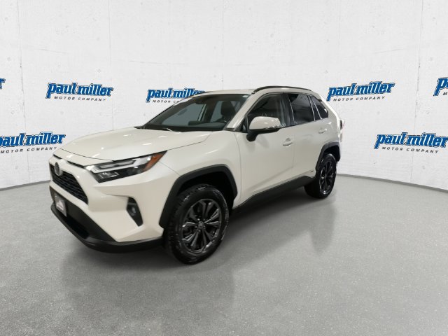 Used 2022 Toyota RAV4 XLE Premium AWD/4WD image 5