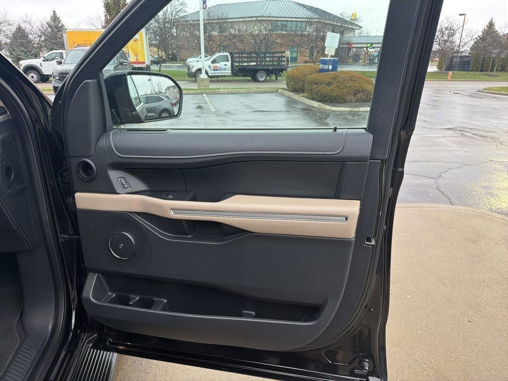 Certified 2024 Ford Expedition Limited image 30