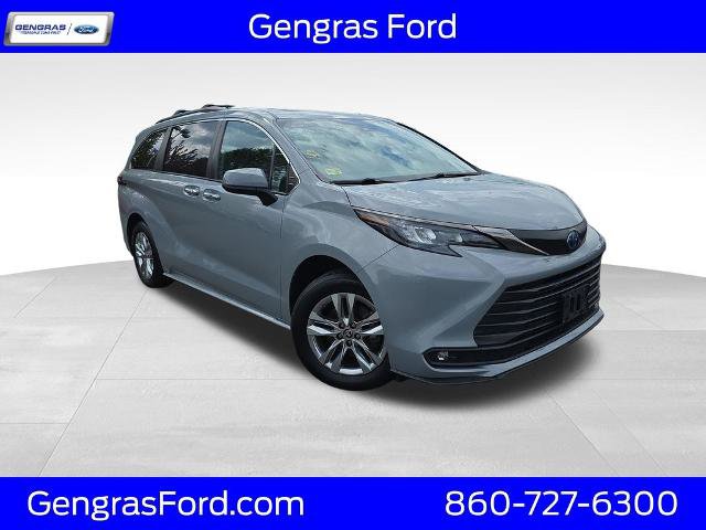 Used 2022 Toyota Sienna XLE Woodland Edition AWD/4WD image 1