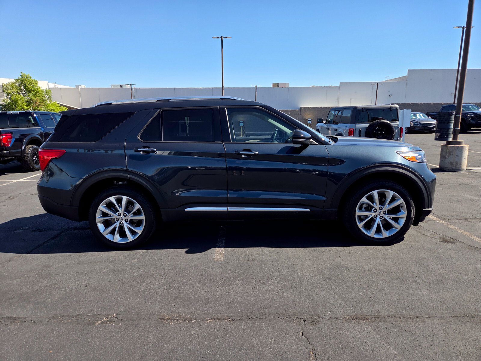 Certified 2023 Ford Explorer Platinum w/ Technology Package AWD/4WD image 7