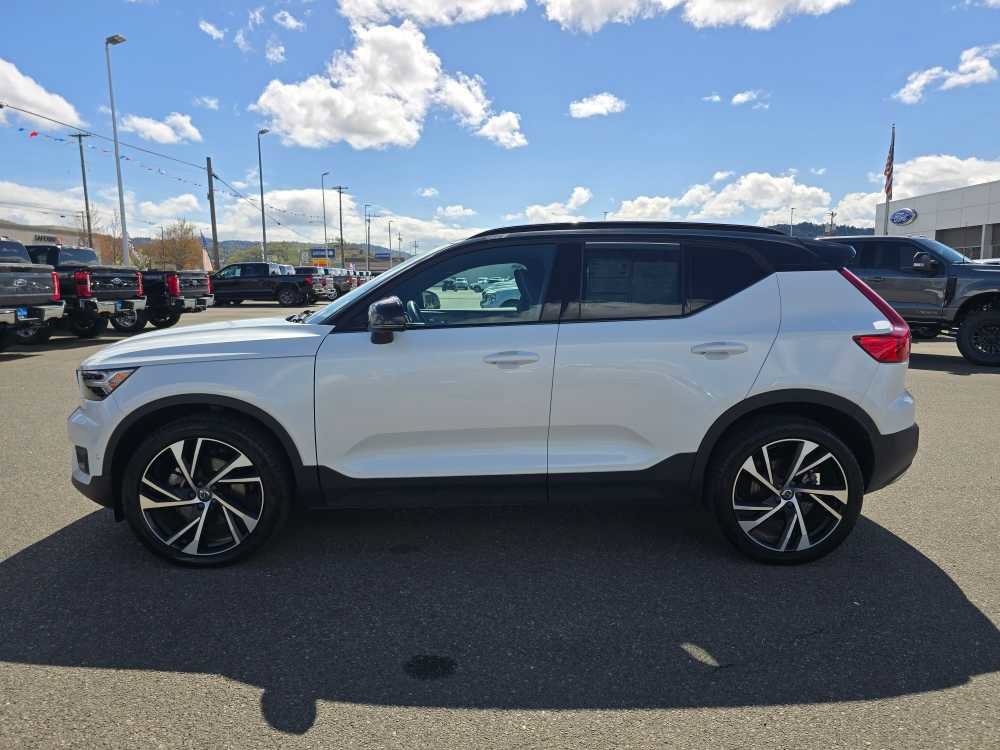 Used 2019 Volvo XC40 T5 R-Design image 2