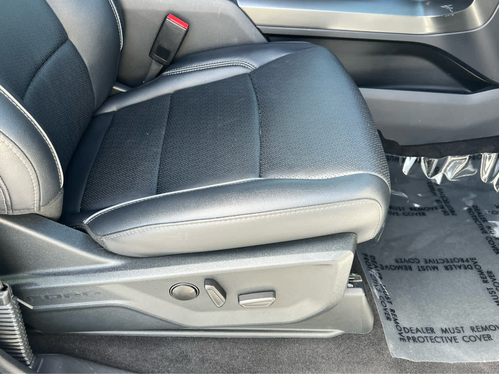 Certified 2025 Ford F150 Lariat w/ Equipment Group 501A Mid image 18