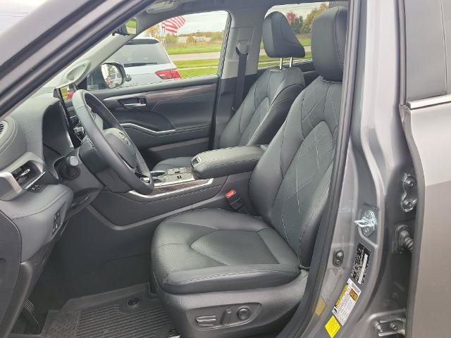 Used 2025 Toyota Highlander Platinum AWD/4WD image 8