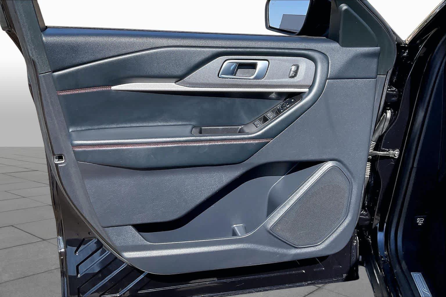 Certified 2025 Ford Explorer ST-Line AWD/4WD image 21