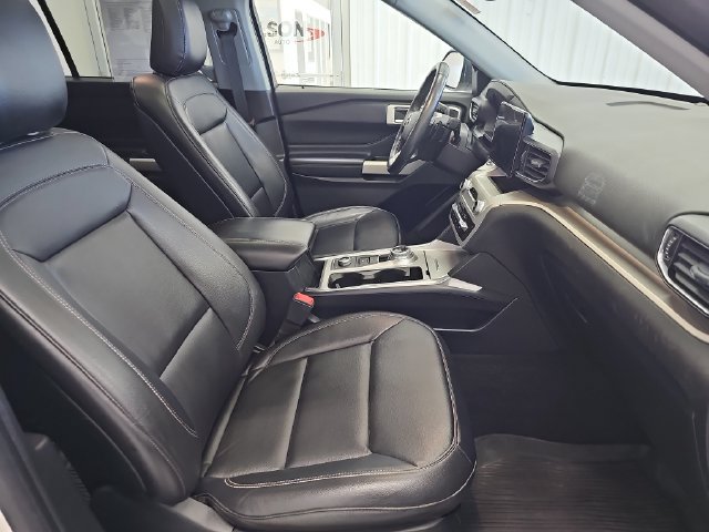 Certified 2020 Ford Explorer XLT w/ Equipment Group 202A AWD/4WD image 30