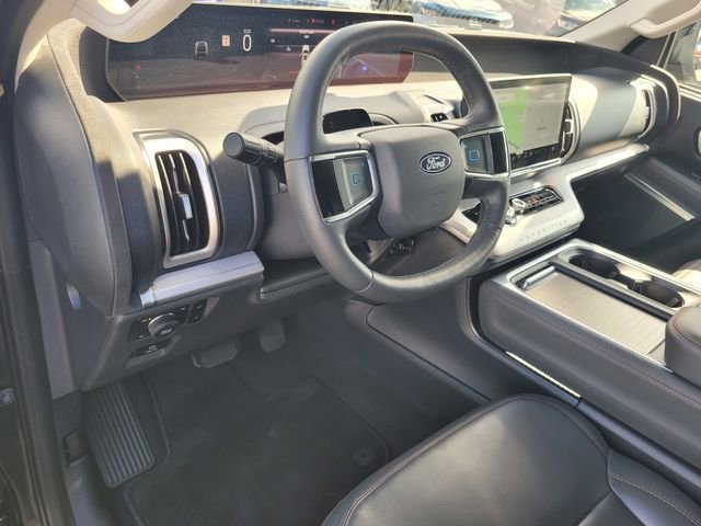 Certified 2025 Ford Expedition Active image 9