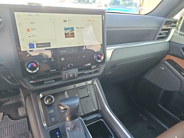 Used 2025 Lexus GX 550 w/ Accessory Package (2T) AWD/4WD image 25