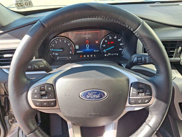 Certified 2022 Ford Explorer XLT w/ Equipment Group 202A AWD/4WD image 7
