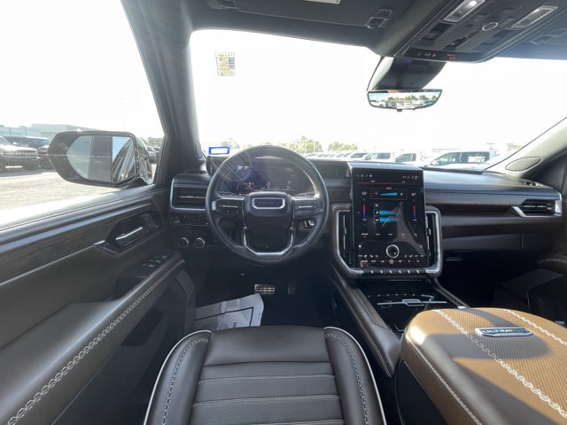 Used 2025 GMC Yukon Denali Ultimate AWD/4WD image 6