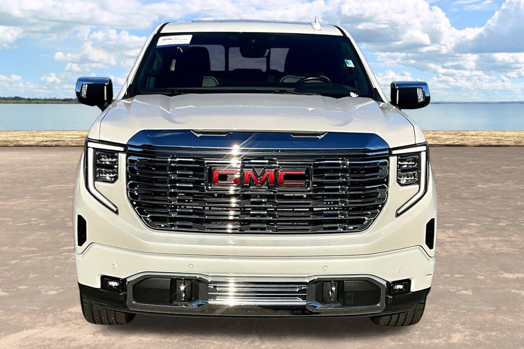 Used 2023 GMC Sierra 1500 Denali w/ Technology Package AWD/4WD image 2