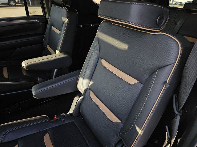 Used 2024 GMC Yukon XL AT4 w/ Technology Package AWD/4WD image 12