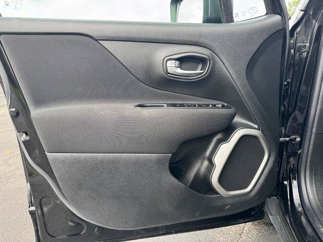 Used 2021 Jeep Renegade Latitude AWD/4WD image 34