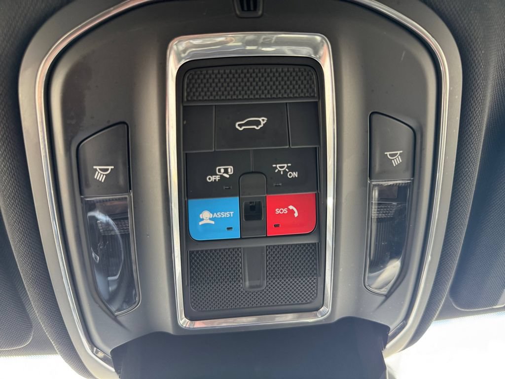 Used 2025 Jeep Grand Cherokee Altitude AWD/4WD image 36