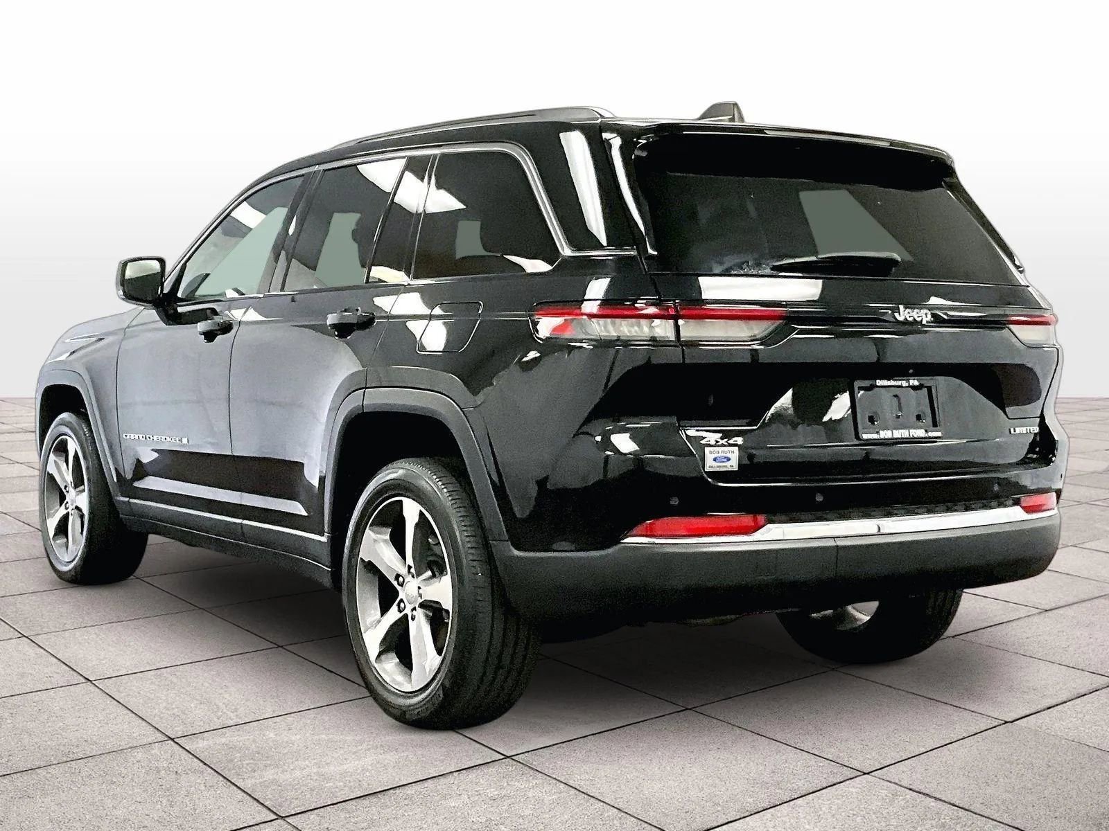 Used 2023 Jeep Grand Cherokee Limited image 10