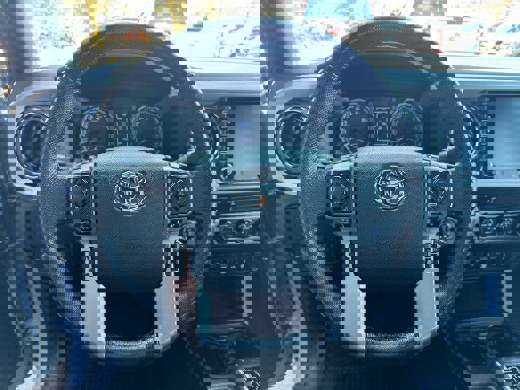 Used 2020 Toyota Tacoma Limited image 23