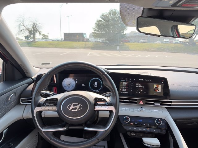 Used 2025 Hyundai Elantra Limited FWD image 27