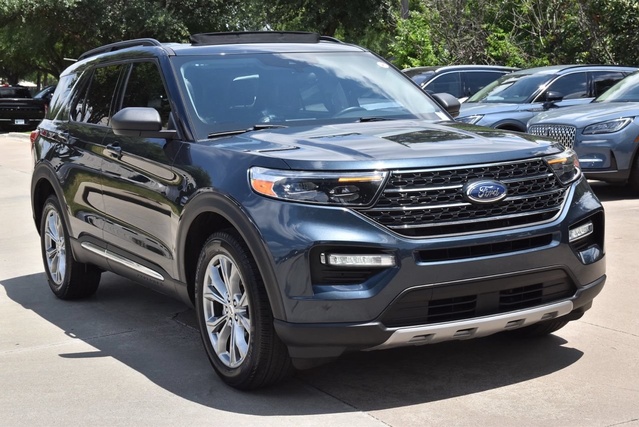 Certified 2024 Ford Explorer XLT w/ Equipment Group 202A AWD/4WD image 4