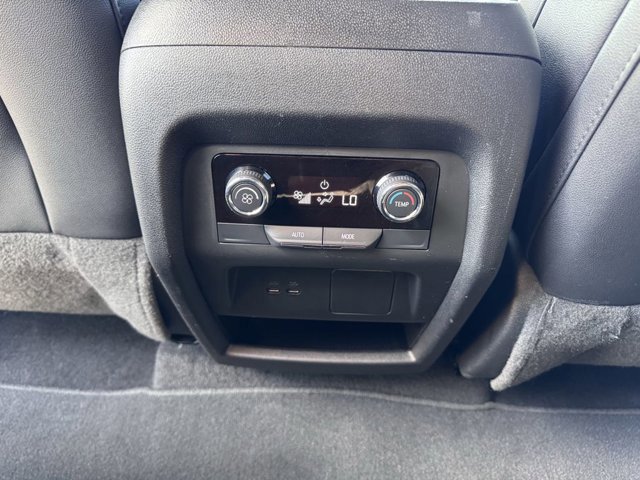 Used 2025 Chevrolet Traverse LT image 31