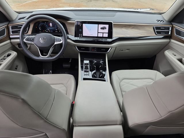 Used 2024 Volkswagen Atlas SE w/ Black Wheel Package image 8