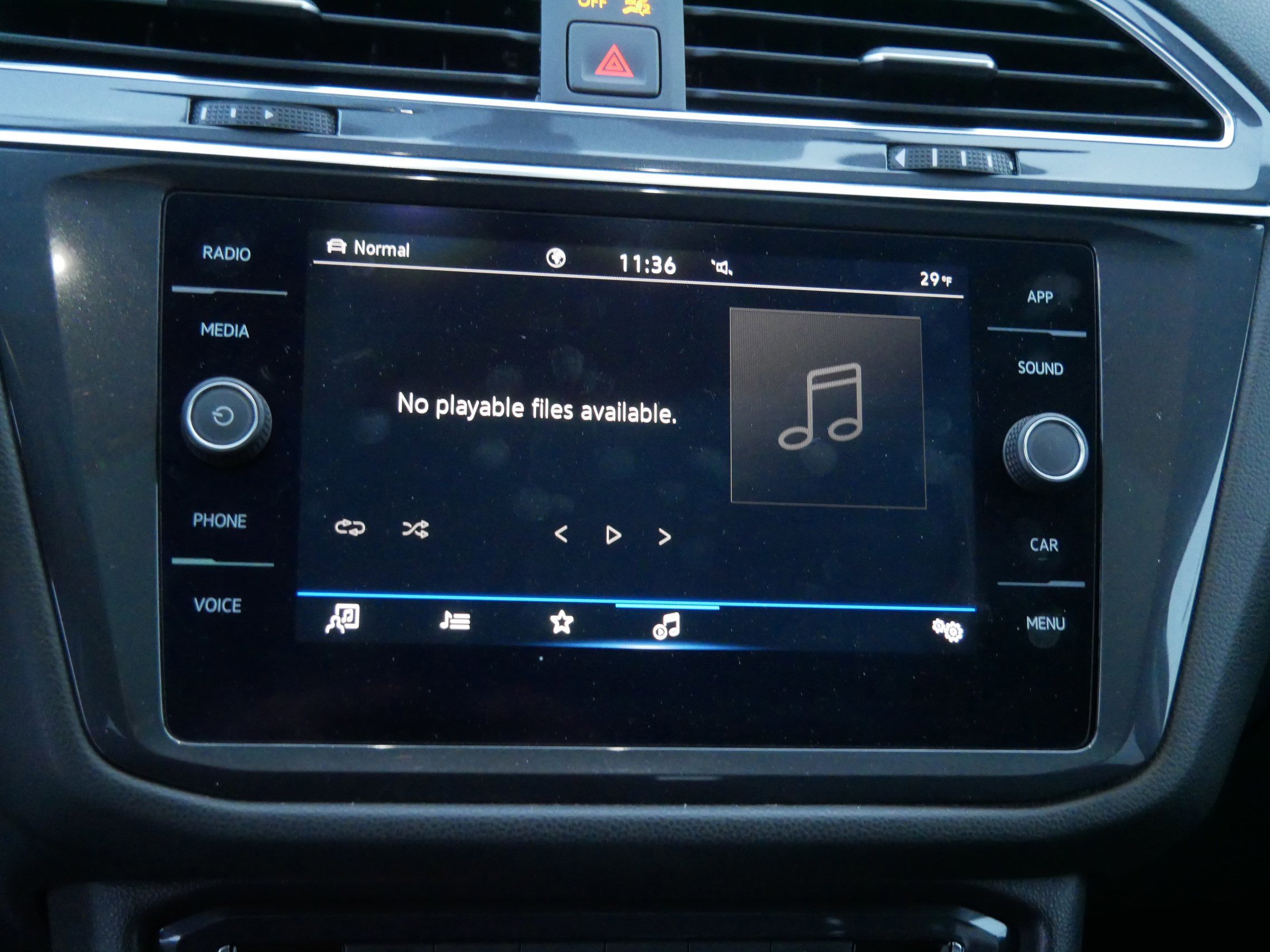 Used 2021 Volkswagen Tiguan SE w/ Panoramic Sunroof Package image 22