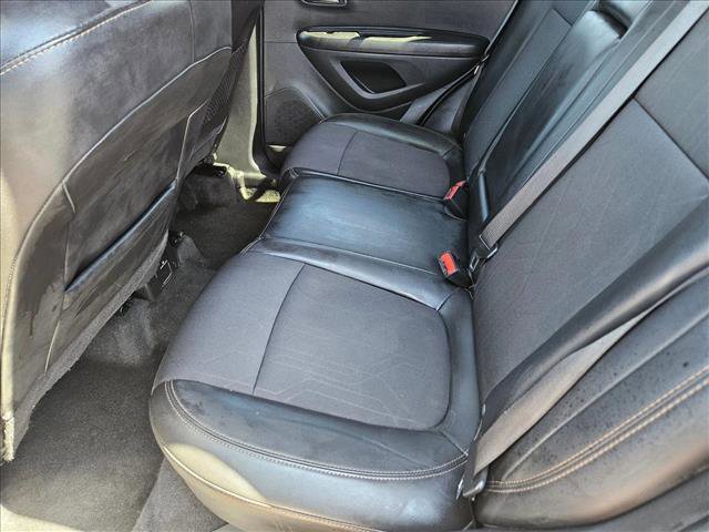 Used 2021 Chevrolet Trax LT w/ Midnight Edition FWD image 17