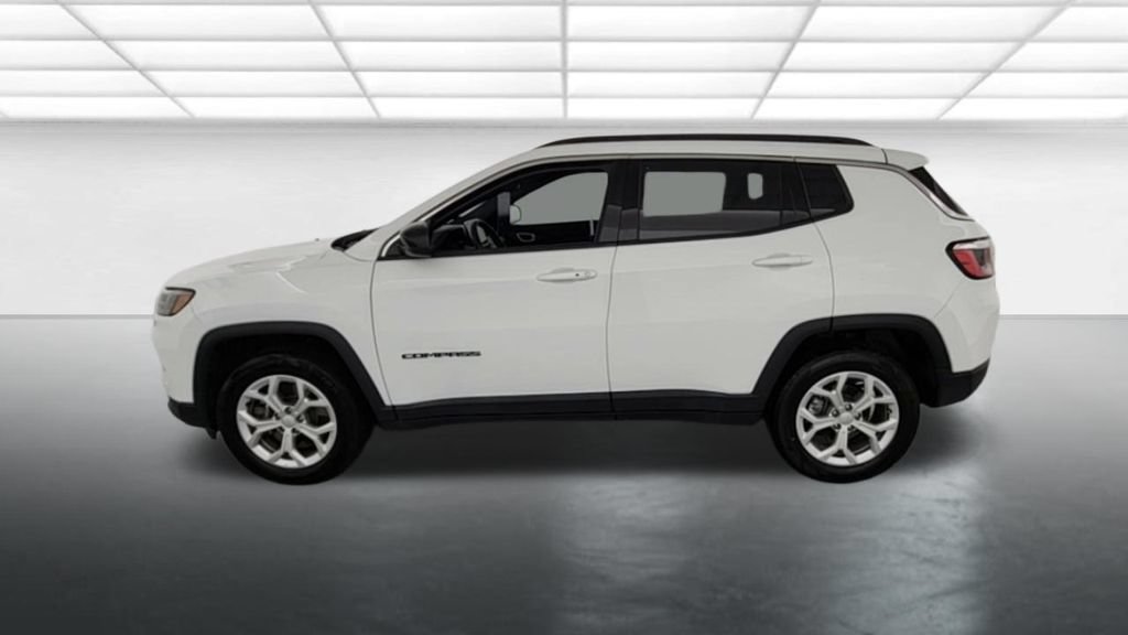 Used 2024 Jeep Compass Latitude AWD/4WD image 4