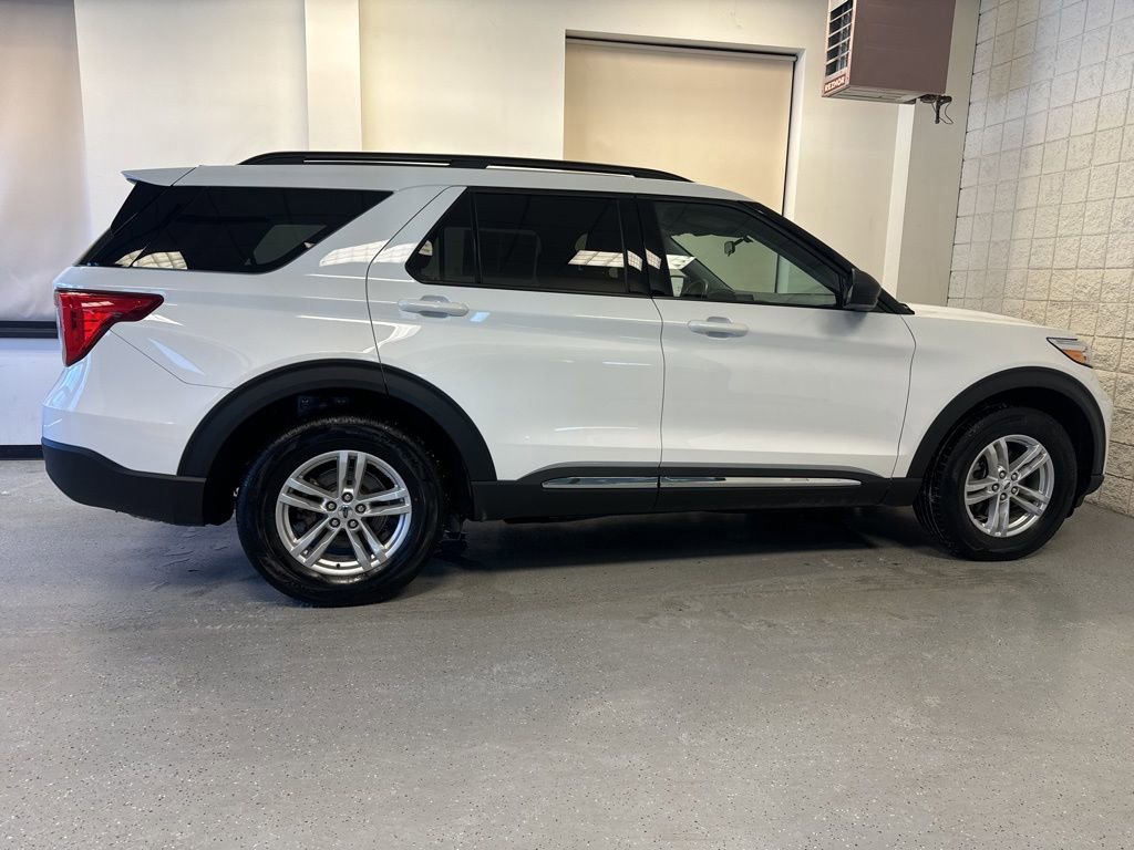 Certified 2023 Ford Explorer XLT w/ Equipment Group 202A image 3