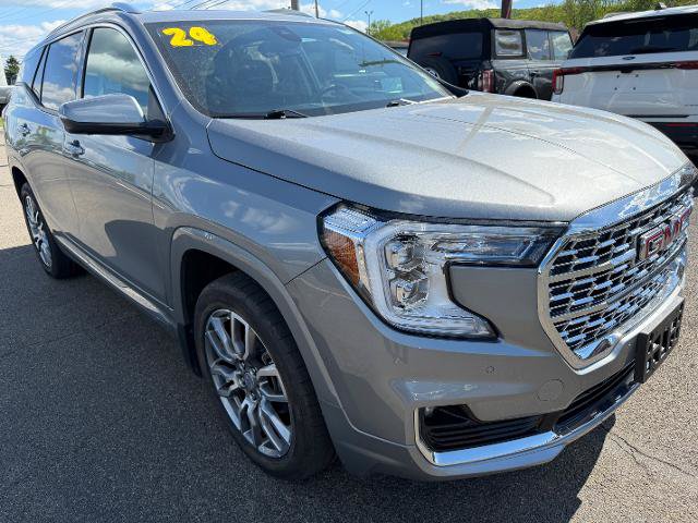 Used 2024 GMC Terrain Denali w/ Denali Premium Package AWD/4WD image 1