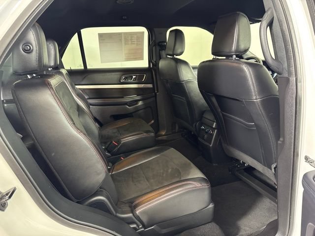 Certified 2019 Ford Explorer XLT w/ Equipment Group 202A AWD/4WD image 4