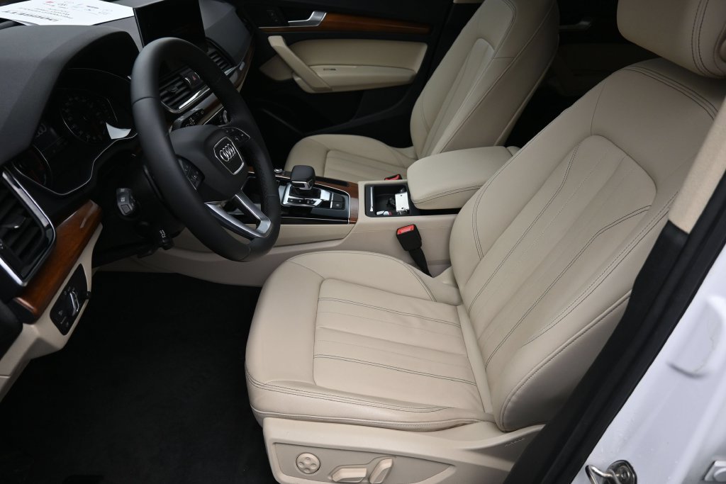 Used 2021 Audi Q5 2.0T Premium w/ Convenience Package AWD/4WD image 21
