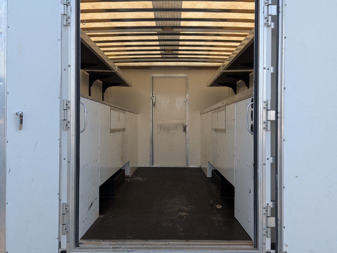 Certified 2022 Ford E-450 and Econoline 450 Super Duty w/ Power Windows & Locks Group RWD image 17