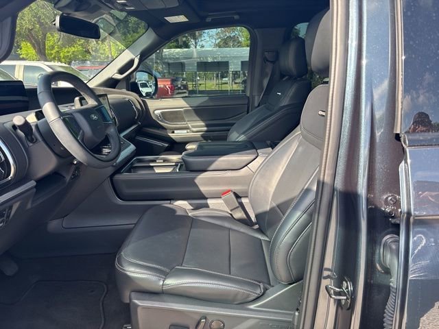 Certified 2025 Ford Expedition Platinum w/ Stealth Performance Package AWD/4WD image 9