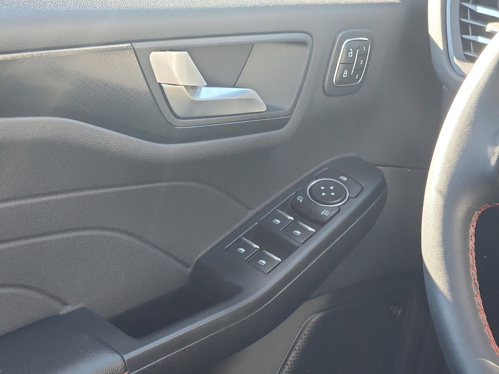 Certified 2022 Ford Escape SEL w/ SEL Stealth AWD Package image 12