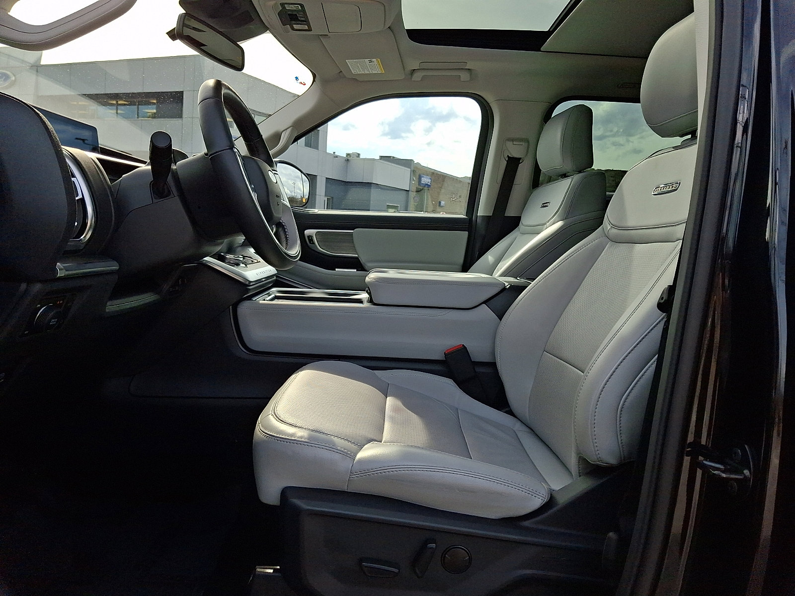 Certified 2025 Ford Expedition Platinum w/ Driver's Package AWD/4WD image 14