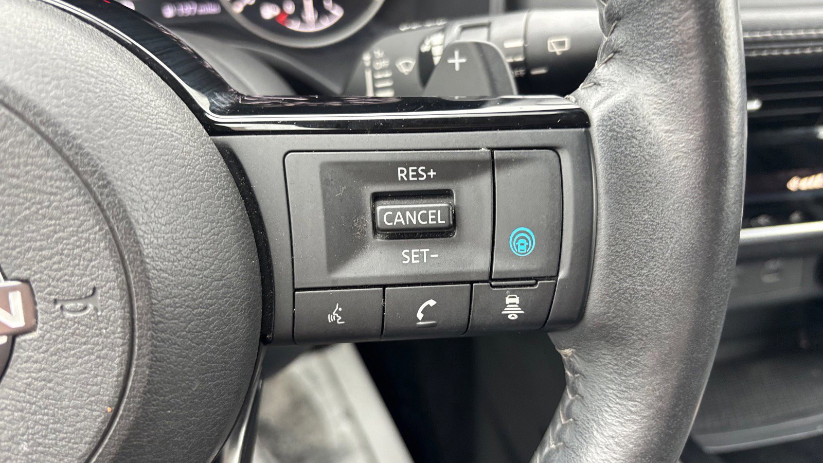 Used 2023 Nissan Rogue SV w/ SV Premium Package image 33