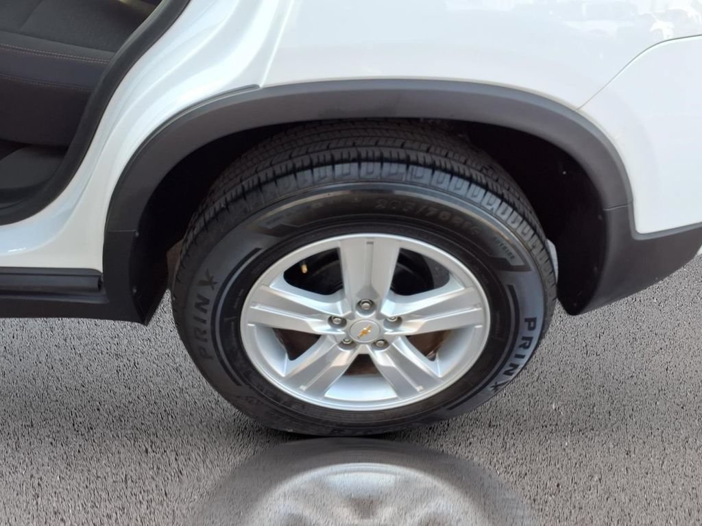 Used 2020 Chevrolet Trax LS FWD image 34