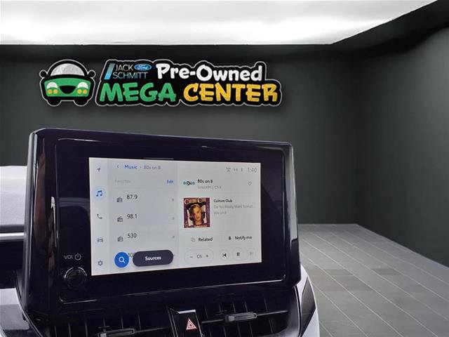 Used 2025 Toyota Corolla LE FWD image 6