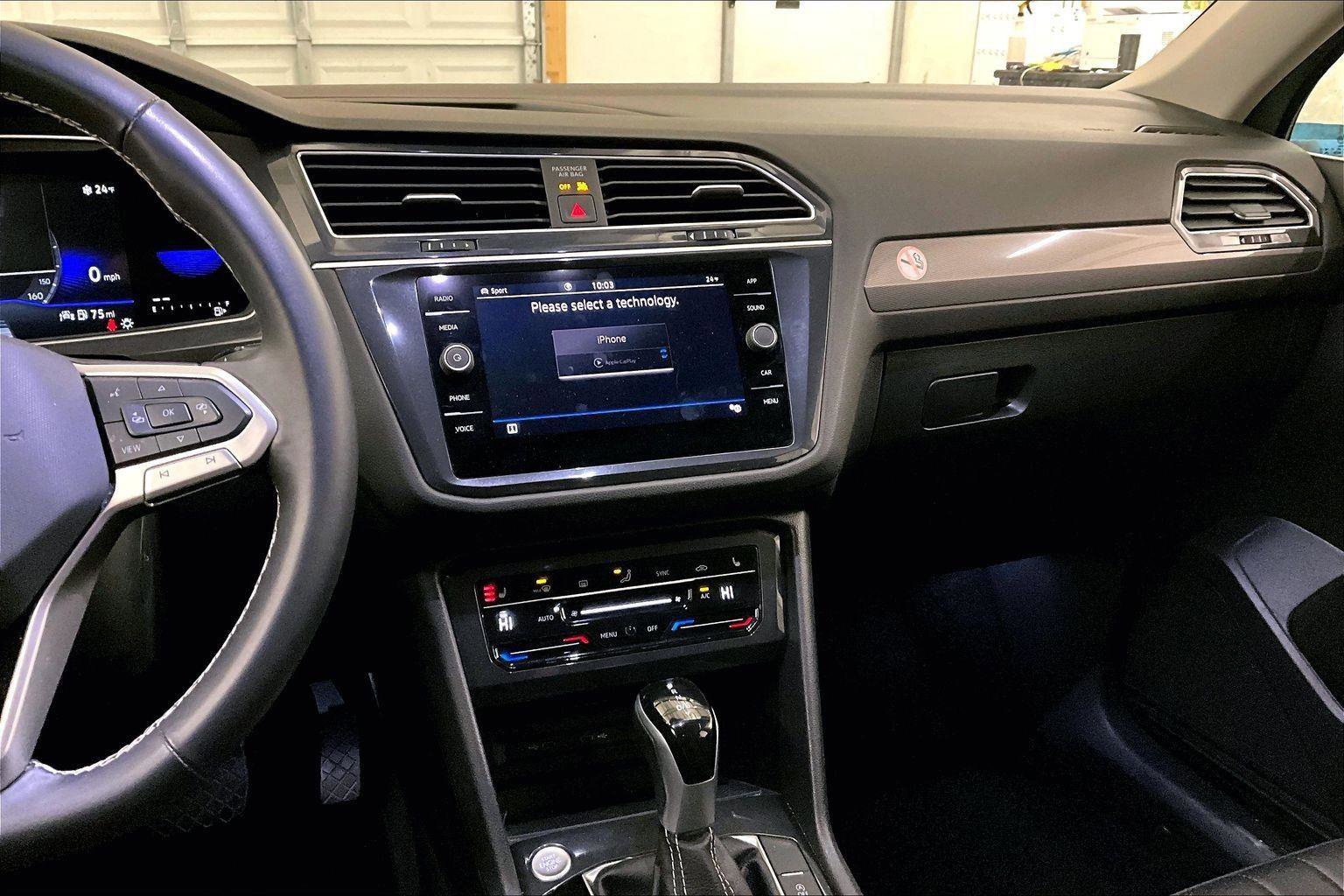 Used 2024 Volkswagen Tiguan SE image 8