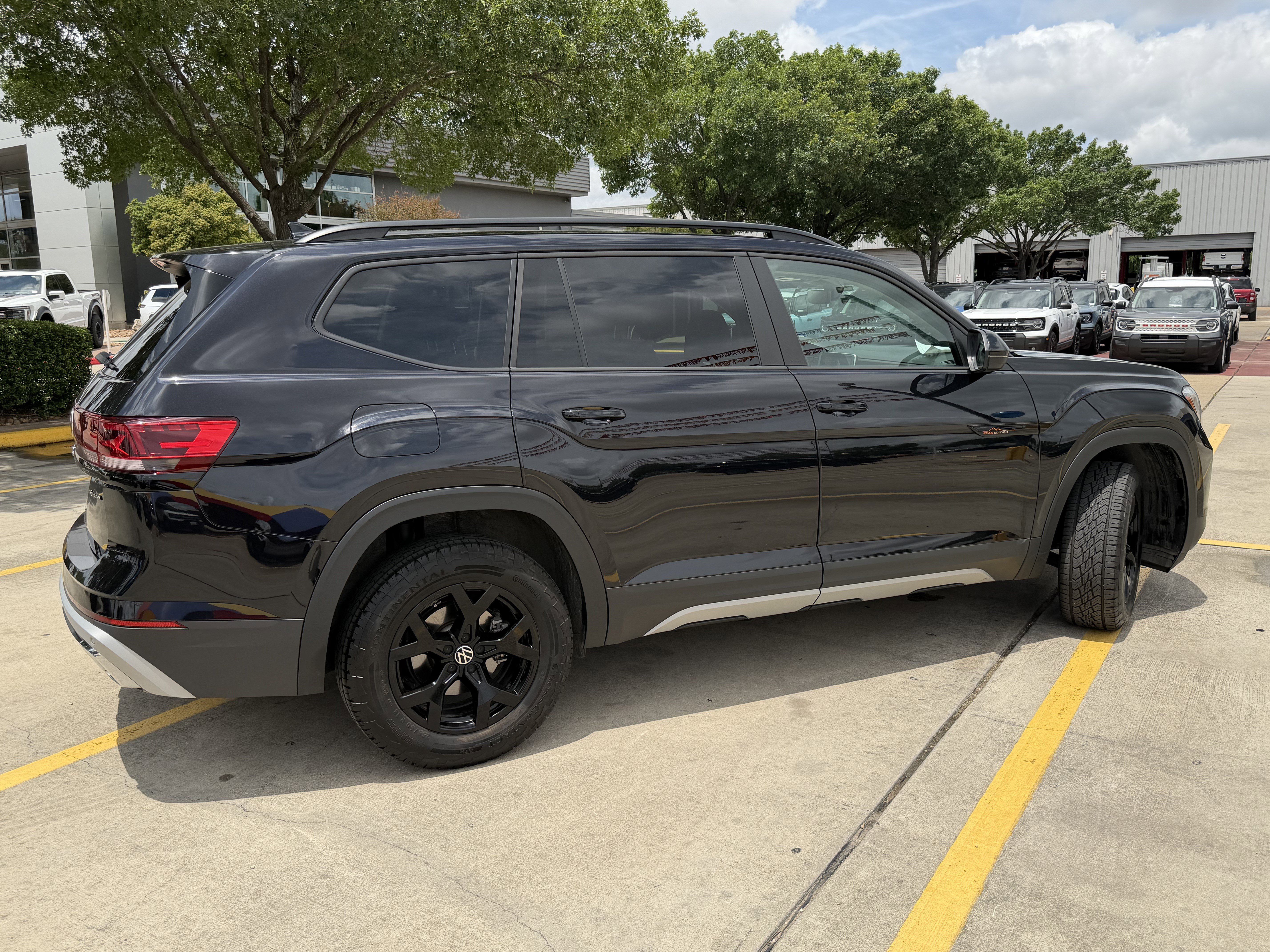 Used 2024 Volkswagen Atlas Peak Edition SE AWD/4WD image 5