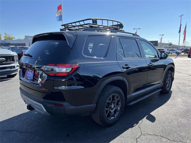 Used 2025 Honda Pilot TrailSport image 5