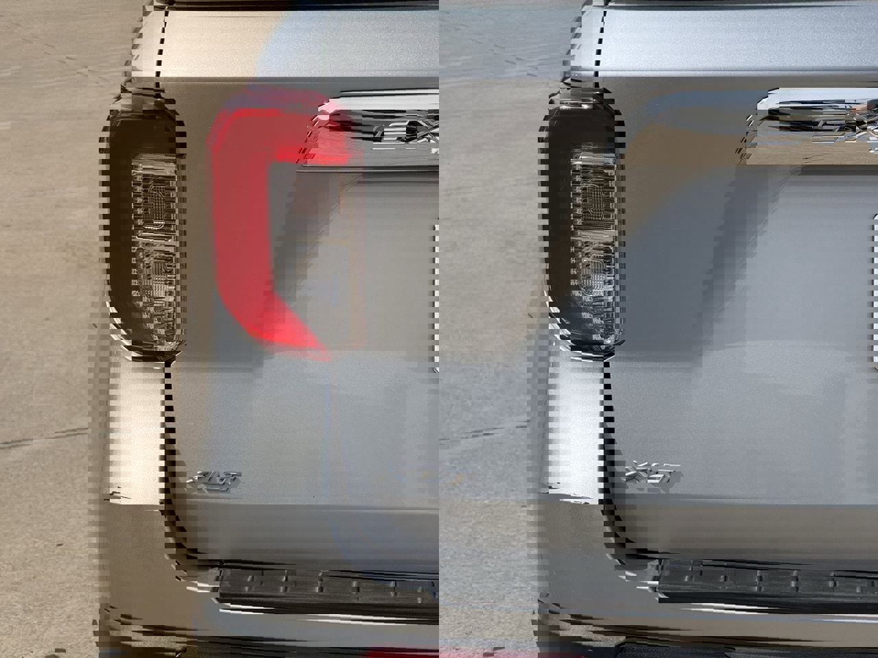 Certified 2023 Ford Explorer XLT RWD image 8