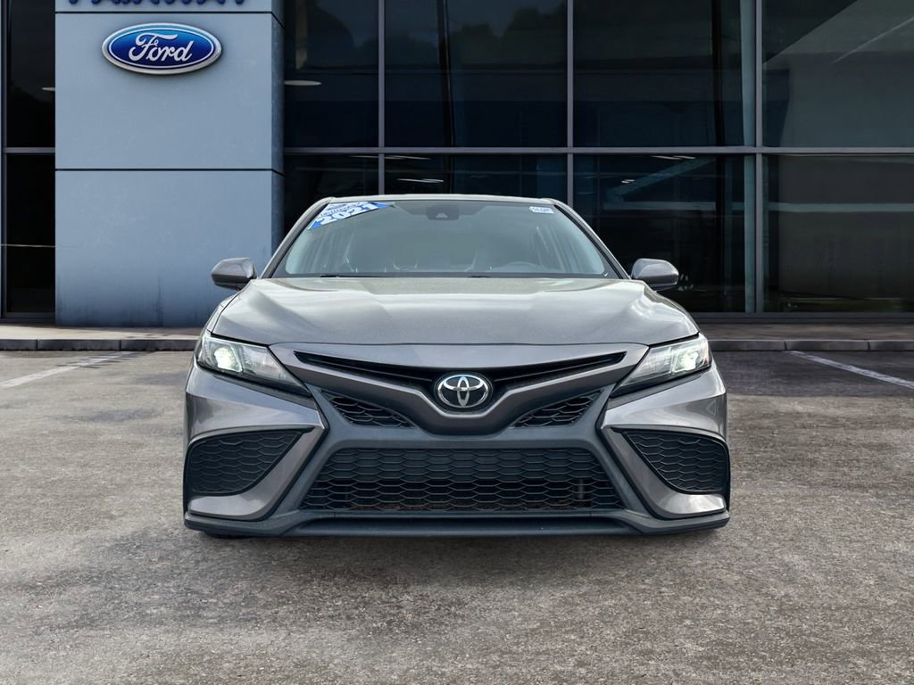 Used 2021 Toyota Camry SE image 3
