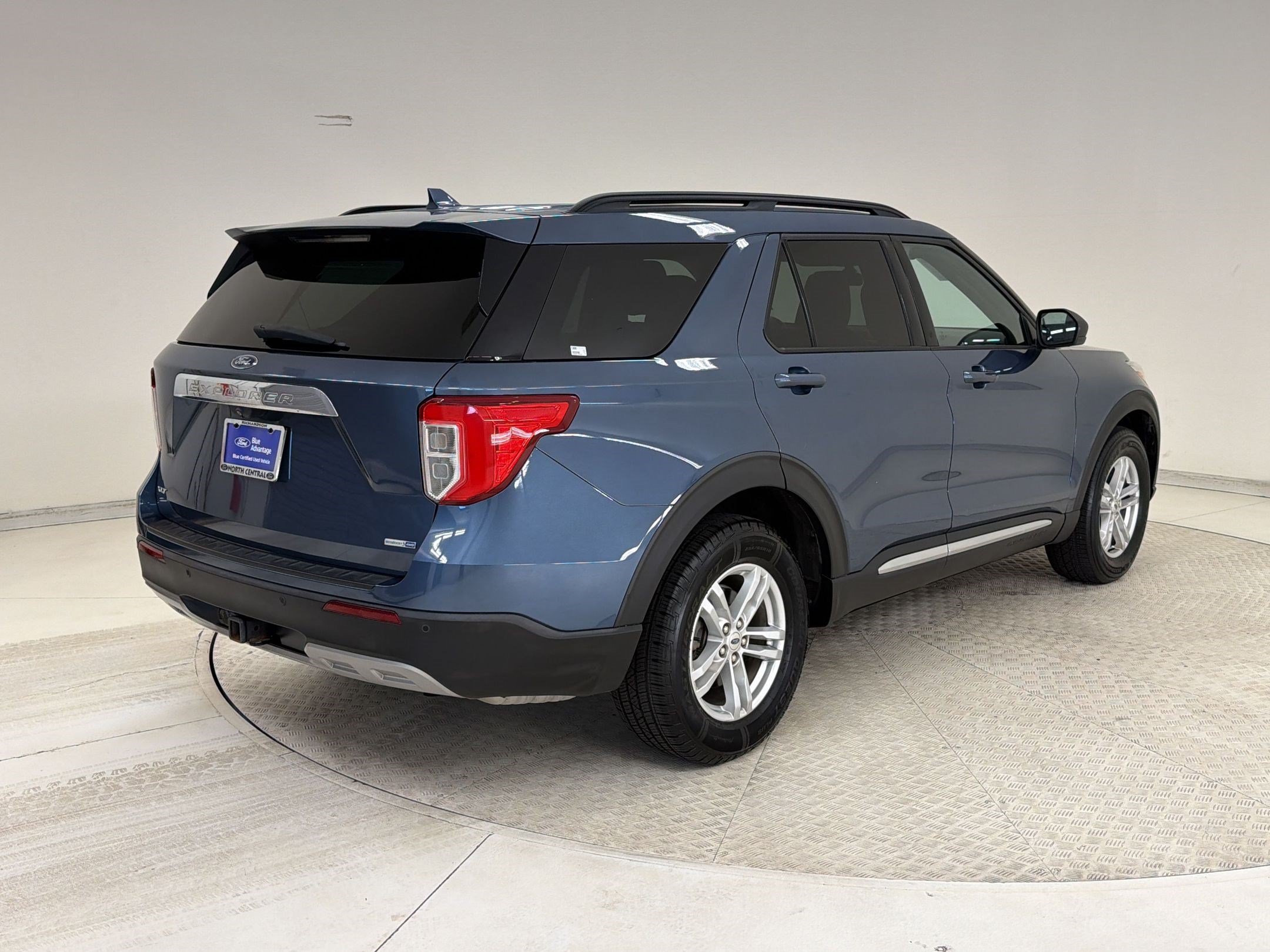 Certified 2020 Ford Explorer XLT w/ Equipment Group 202A AWD/4WD image 9