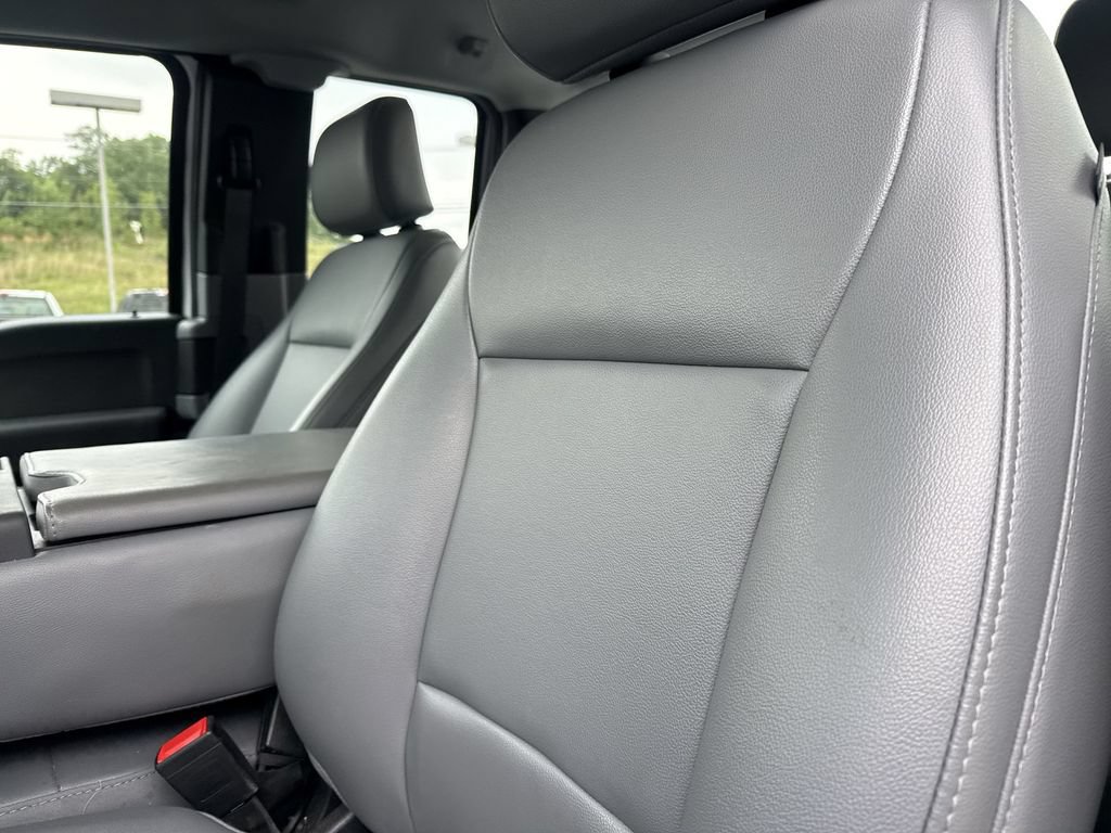 Certified 2025 Ford F250 XL w/ XL Chrome Package RWD image 9