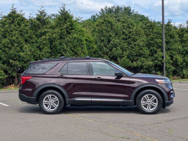 Certified 2022 Ford Explorer XLT w/ Equipment Group 202A AWD/4WD image 2