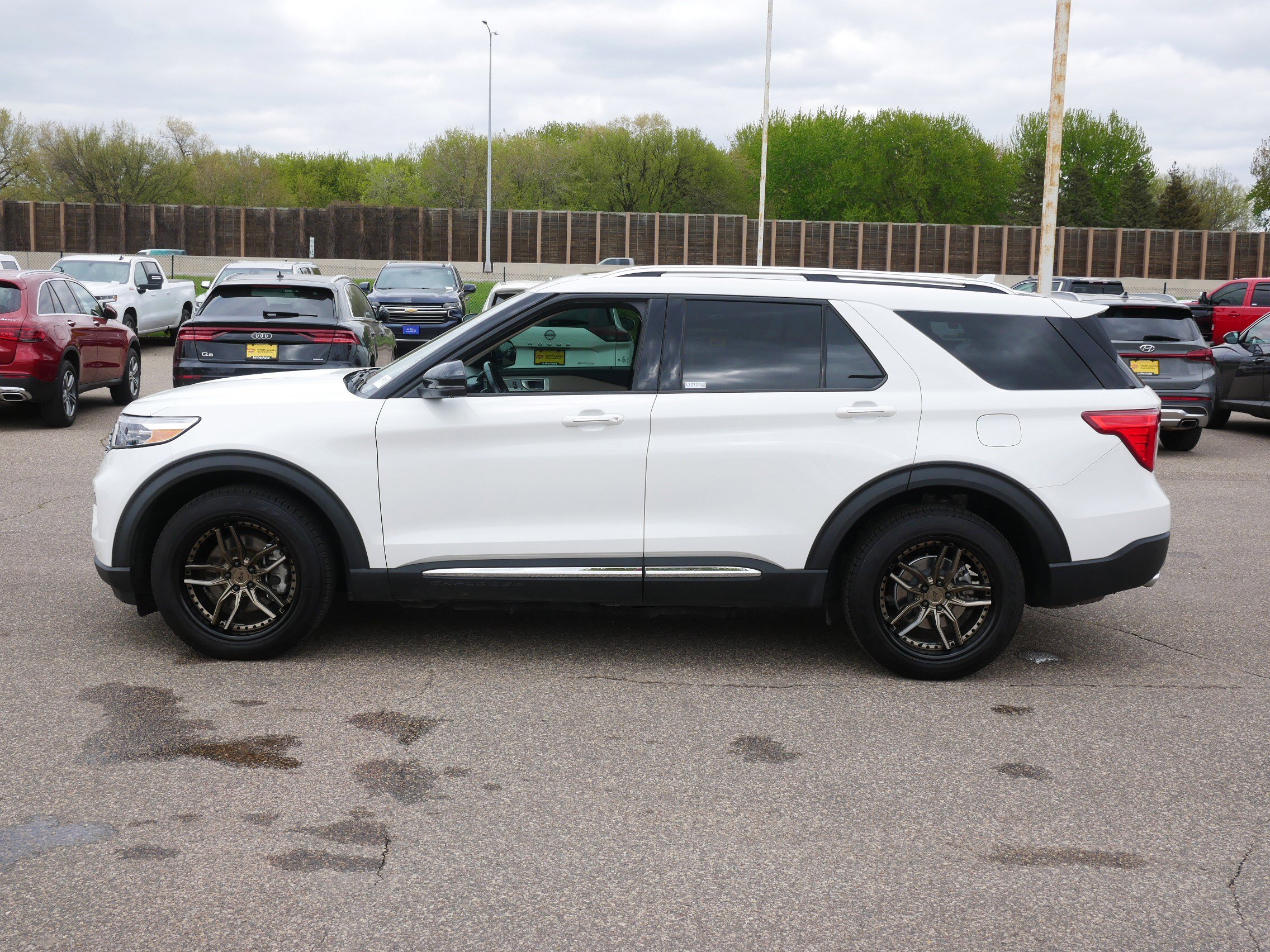Certified 2022 Ford Explorer Limited w/ Equipment Group 301A AWD/4WD image 6